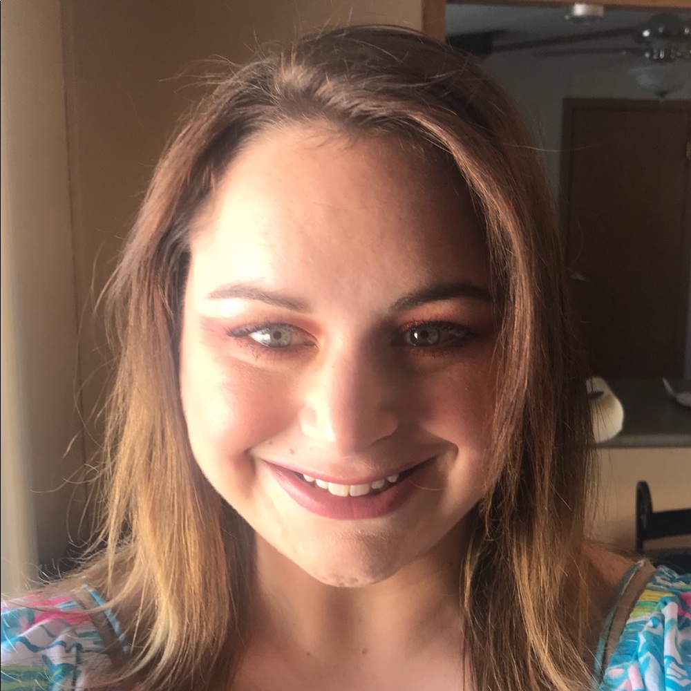 Meet your Posher, Katelyn